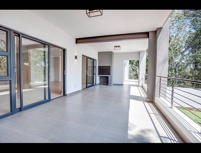 3 BEDROOM APARTMENT FOR SALE IN BRYANSTON